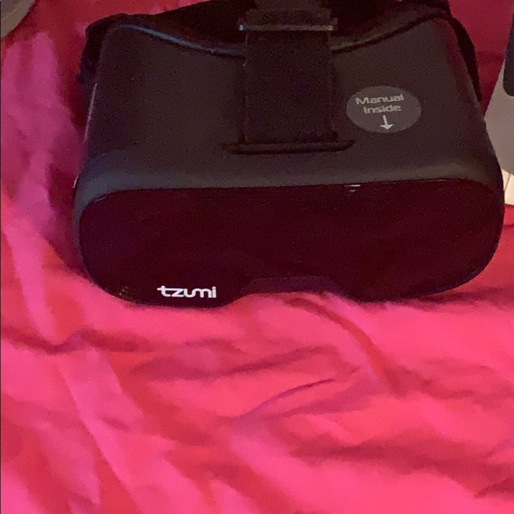 Virtual reality goggles